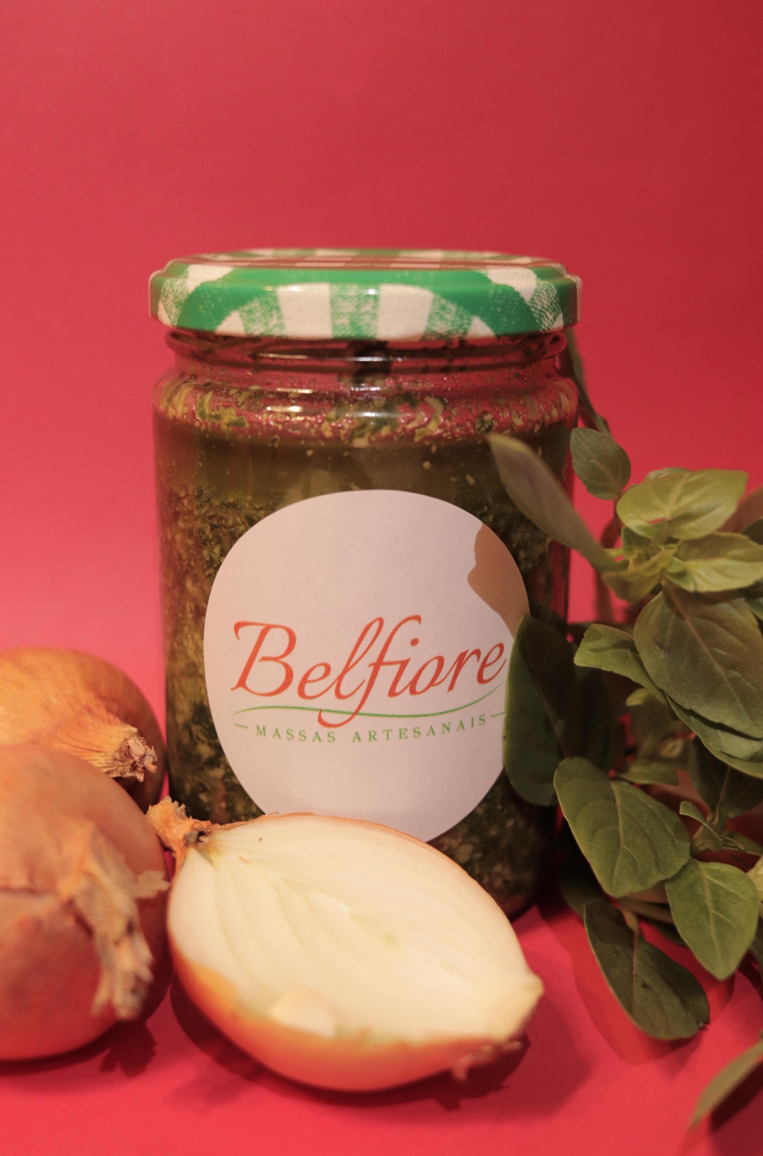 Pote de molho pesto Belfiore com manjericão e cebola